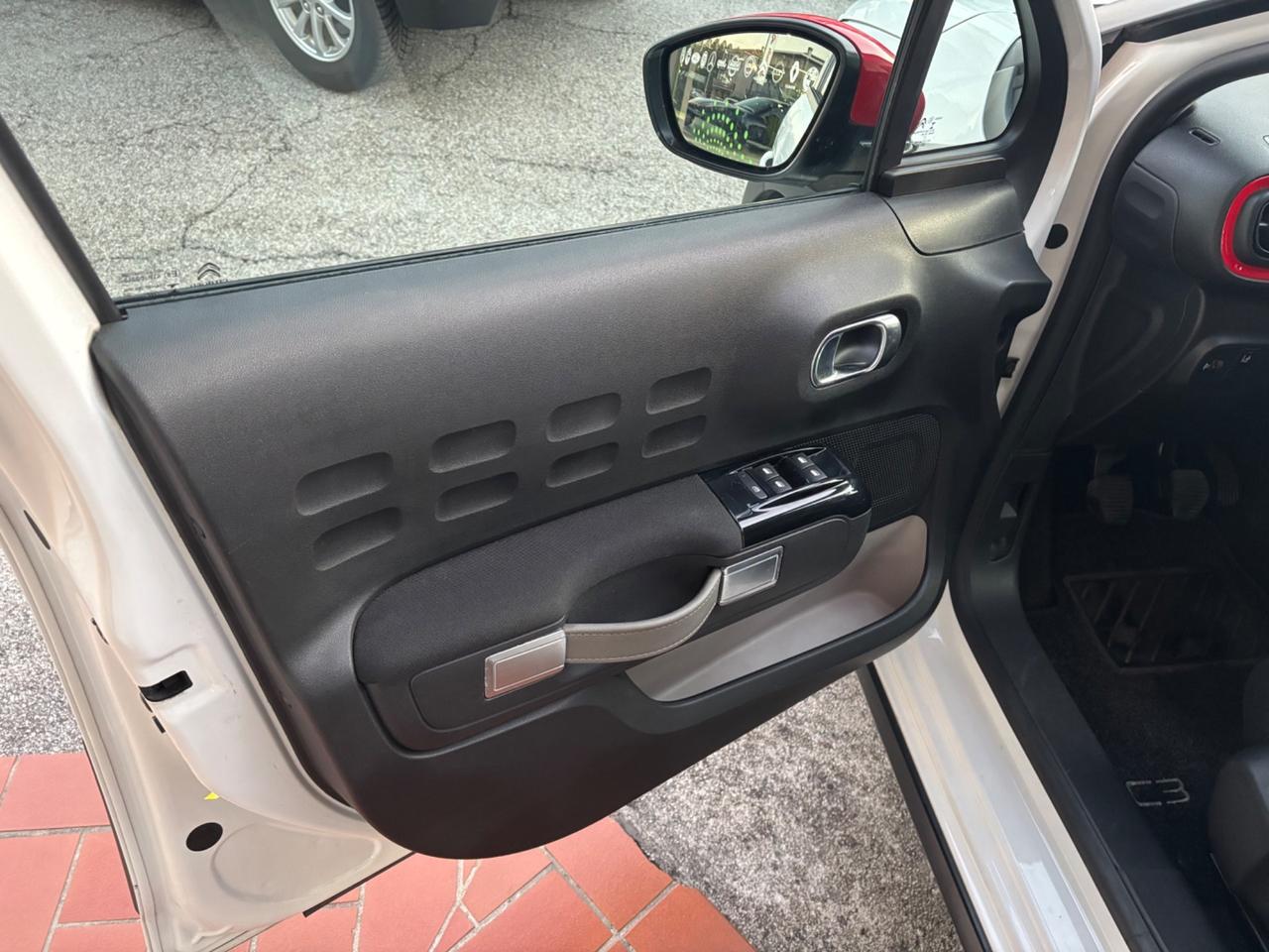 Citroen C3 PureTech 82 Shine ok neopatentati
