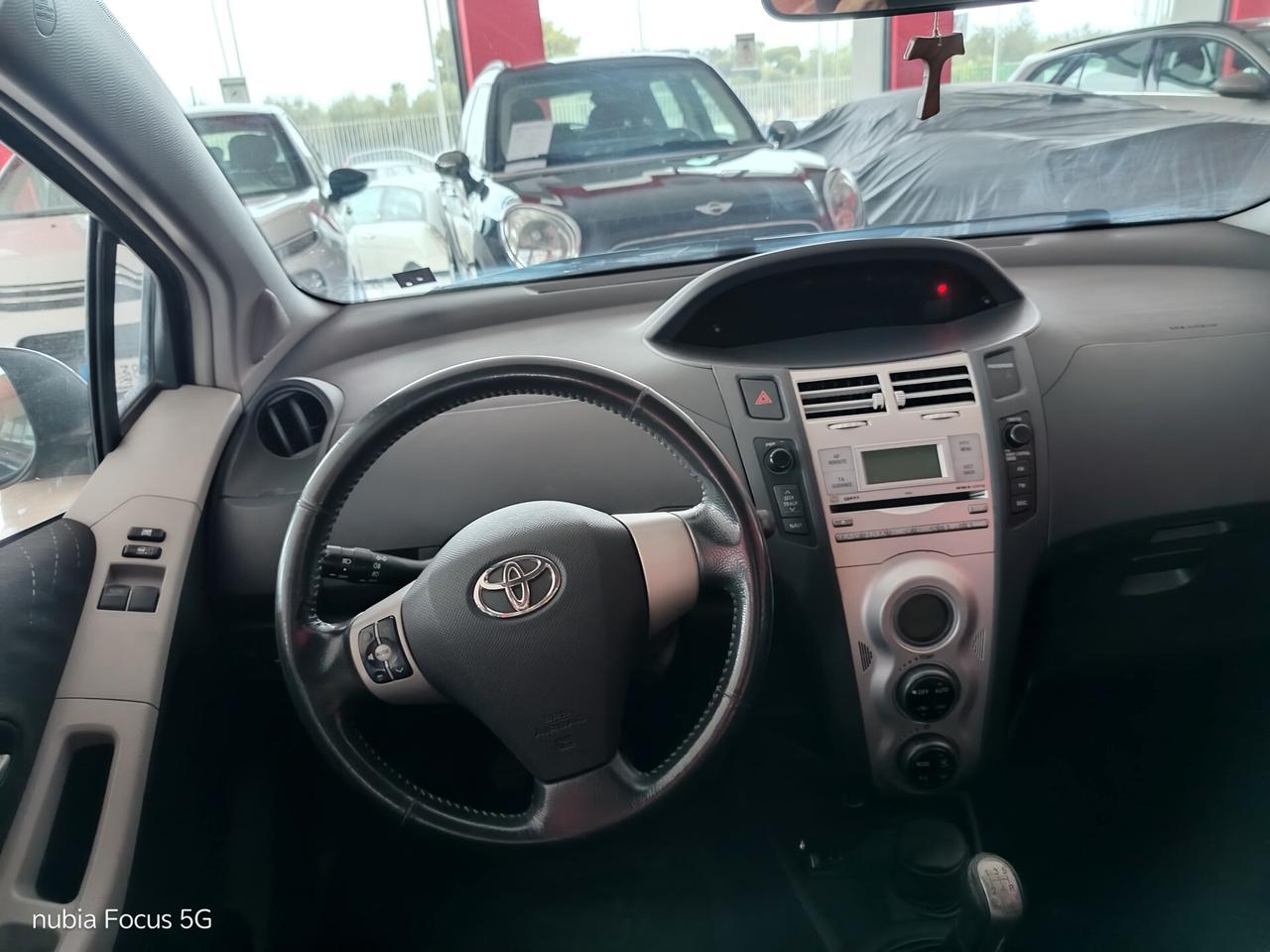 Toyota Yaris 1000cc tecno
