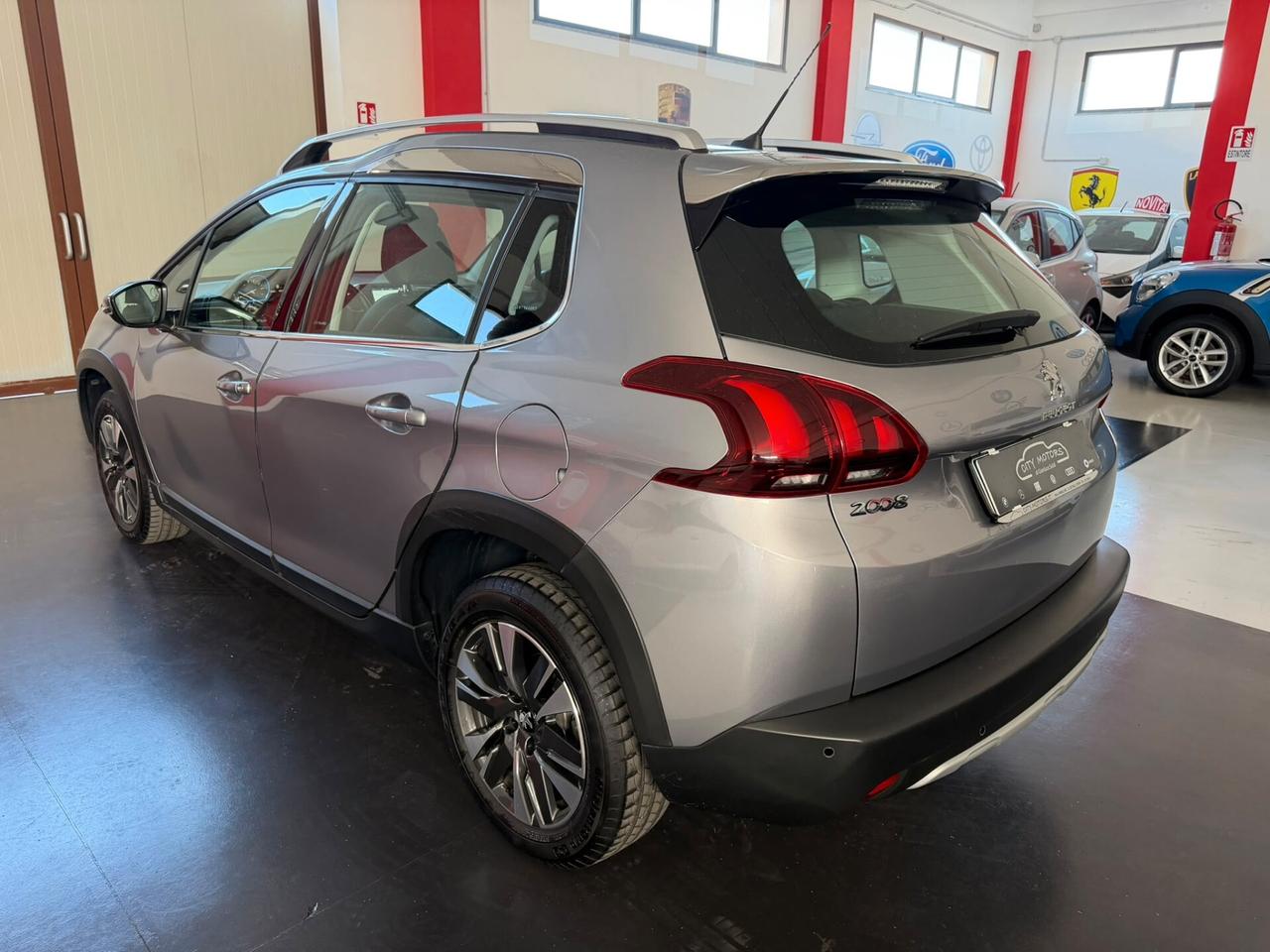 Peugeot 2008 1.2 Pure Tech 82 Allure km 14870