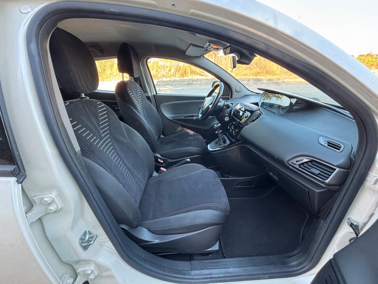 Lancia Ypsilon 1.2 69 CV 5 porte S&S Silver - 2011