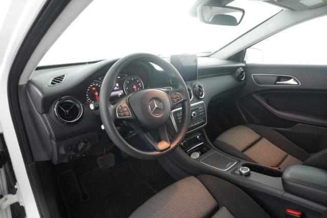 MERCEDES-BENZ CLA sse GLA GLA 200 d Automatic Business