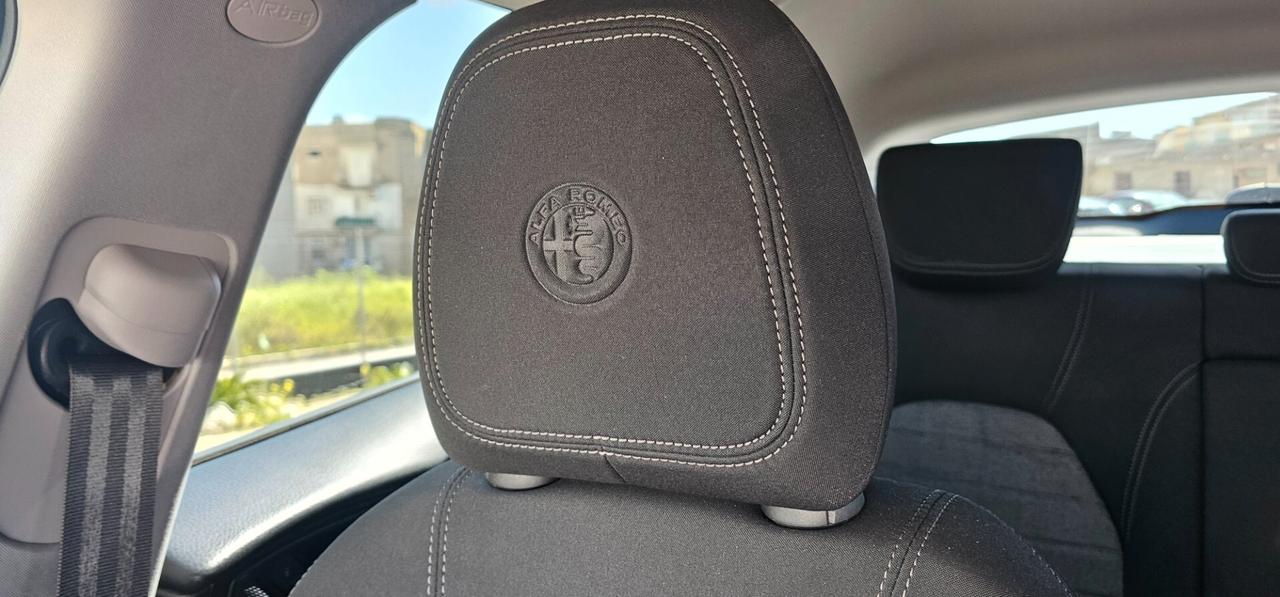 Alfa Romeo Stelvio 2.2 Turbodiesel 160 CV AT8 RWD Sport-Tech