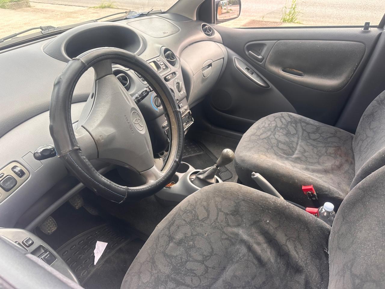 Toyota Yaris 1.0i 16V cat 5 porte Sol