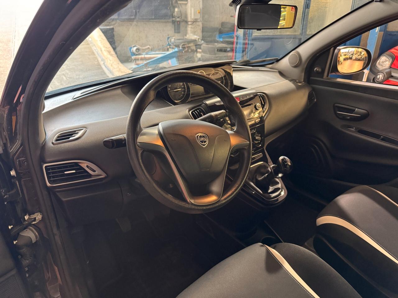 Lancia Ypsilon 1.2 69 CV 5 porte Elefantino