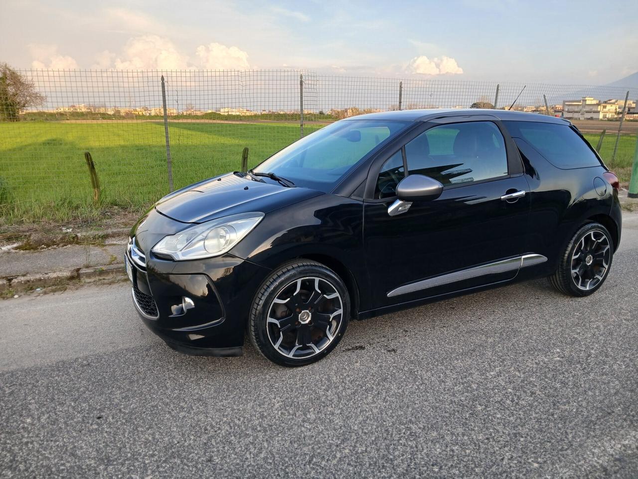Ds DS3 3 1.2 VTi 82 Just Black full optional
