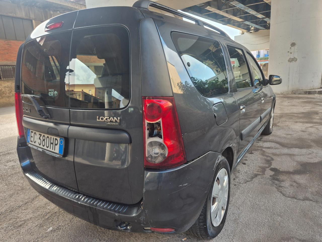 Dacia Logan 7 POSTI 1.5 GPL GAS ACCESSORIATA 2011