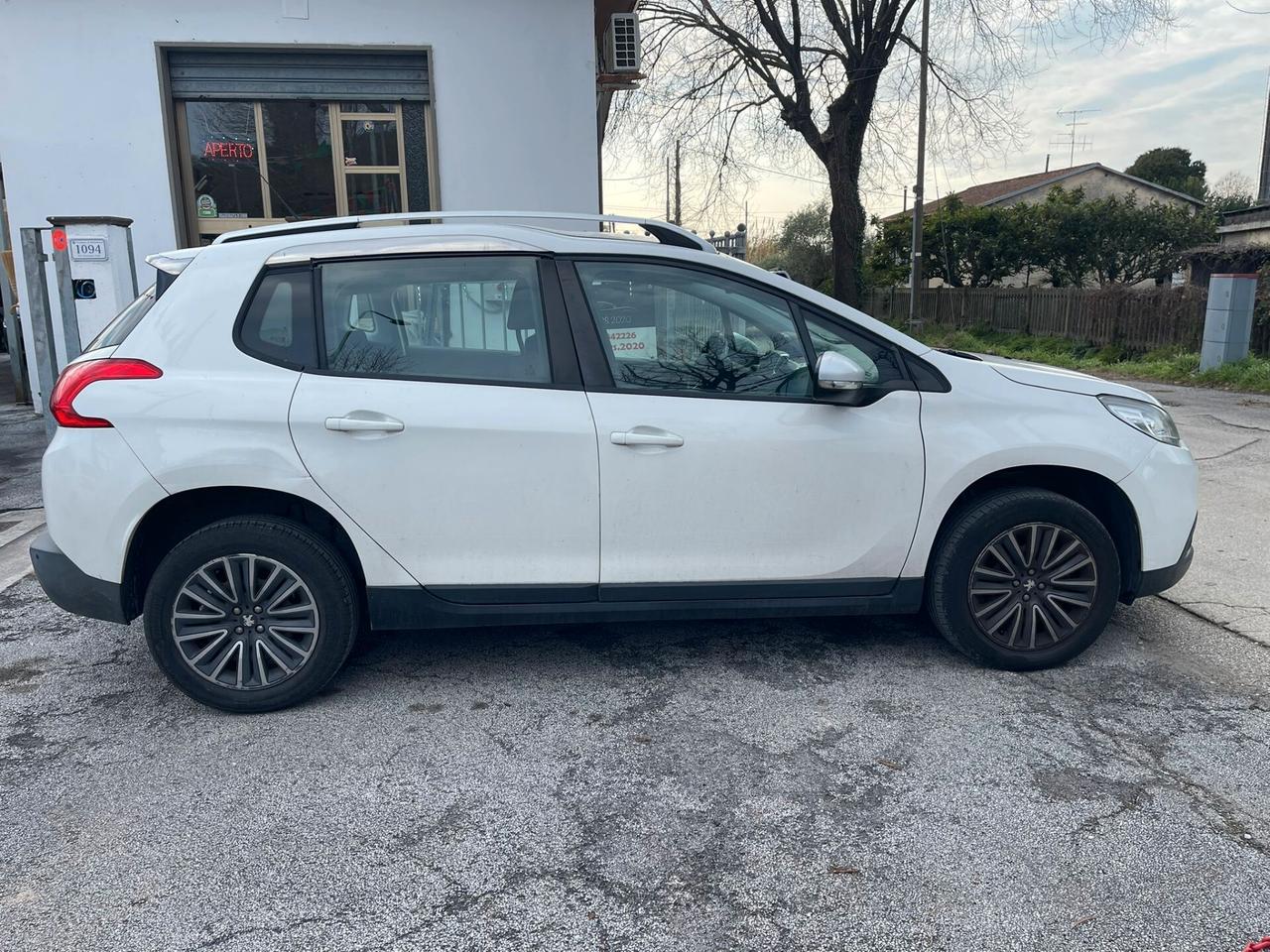 Peugeot 2008 1.2 VTi 82CV Allure