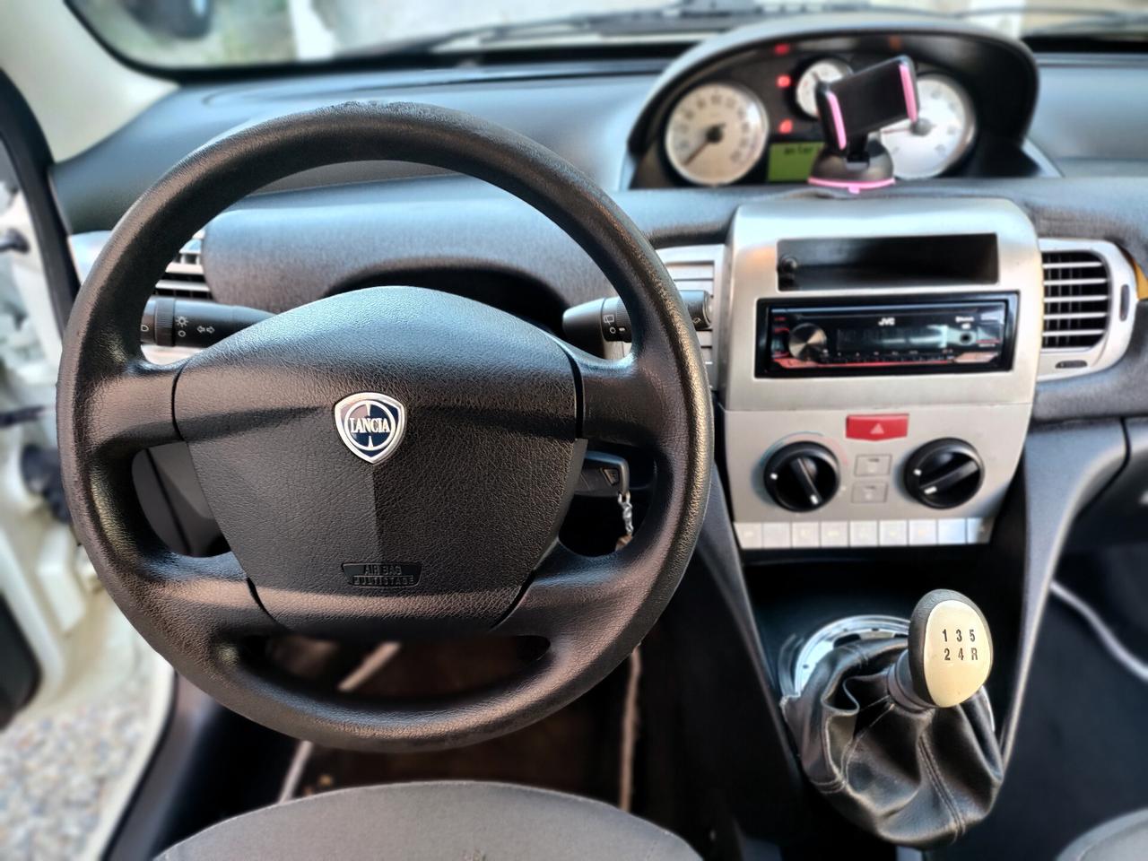 Lancia Ypsilon 1.2 8v Platino