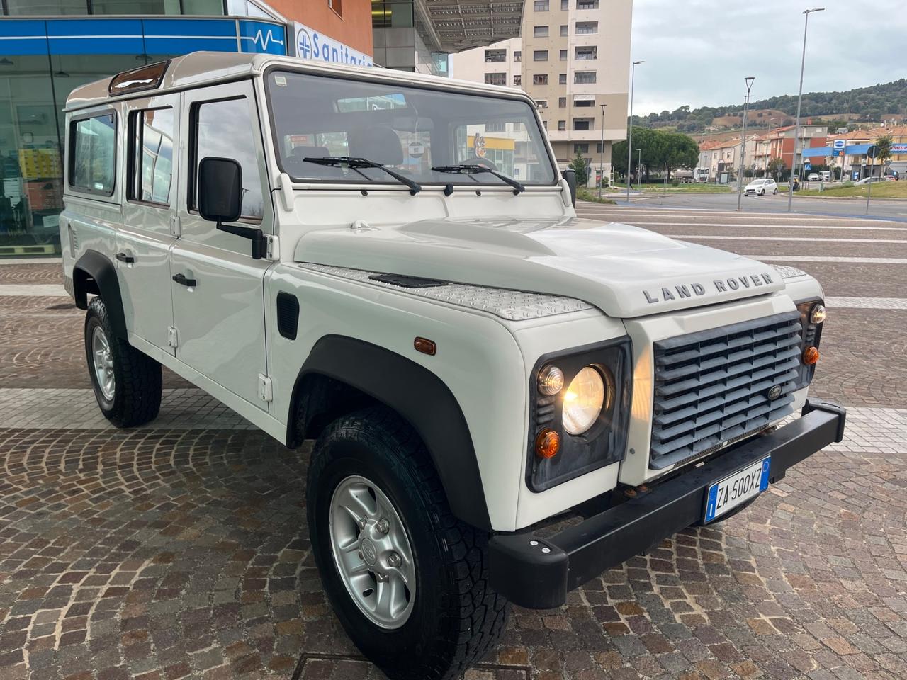 Land Rover Defender 110 2.4 TD4 Hard Top SE