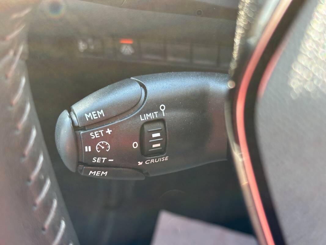 Peugeot 208 1.2 puretech Style s&s 75cv con CarPlay