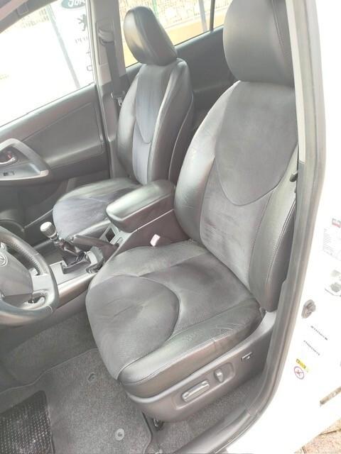 Toyota RAV 4 RAV4 Crossover 2.2 D-Cat 177 CV Executive