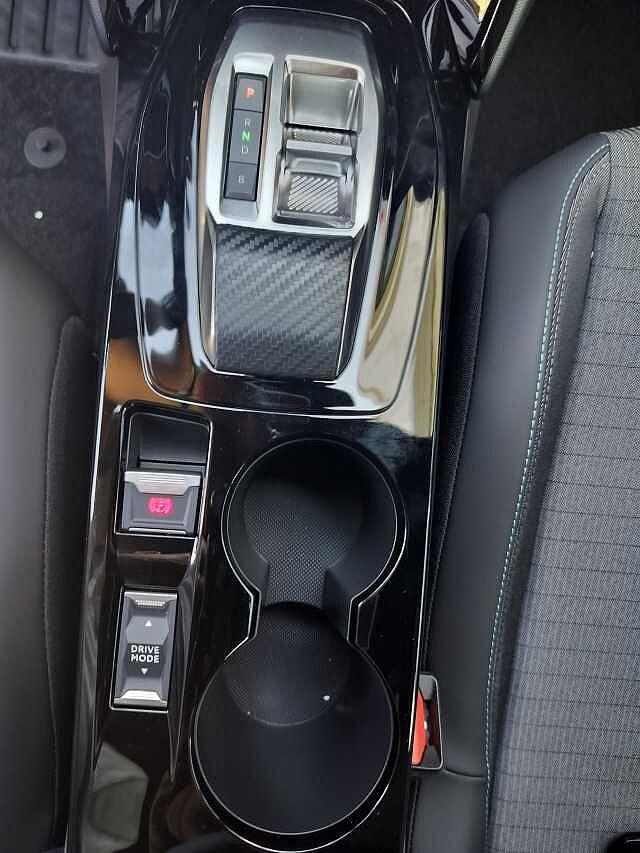 Peugeot 2008 motore elettrico 136 CV Active