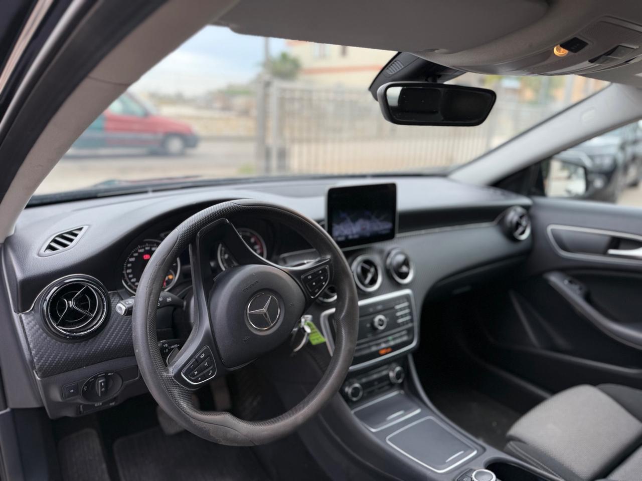 Mercedes-benz GLA 200 GLA 200 d Automatic Business