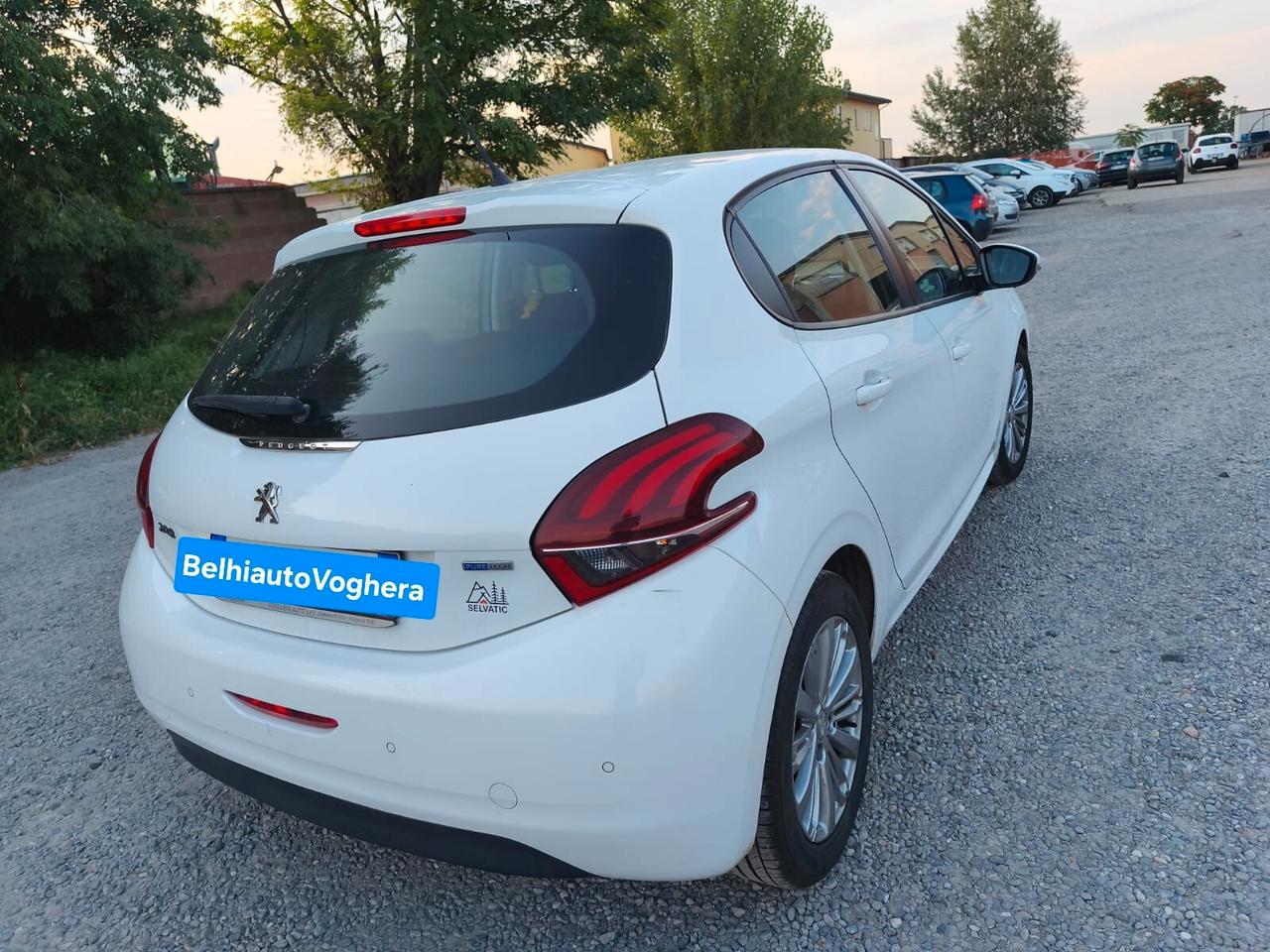 Peugeot 208 2017---1.2 Benzina Neopatentati