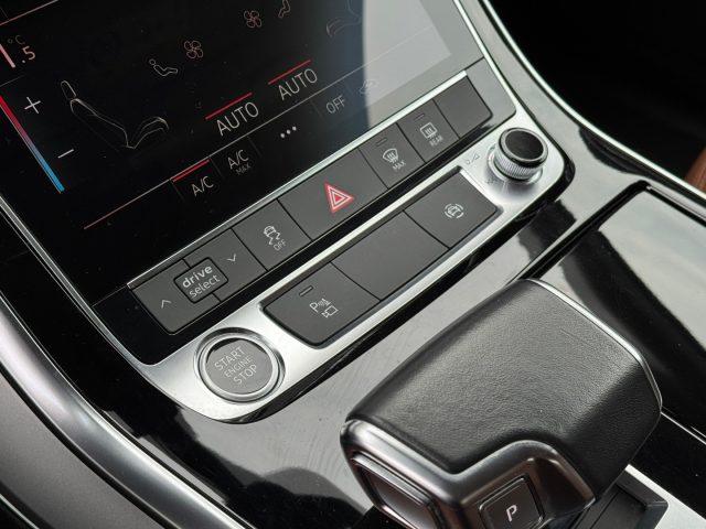 AUDI Q7 55TFSIe Business, Tetto, Pelle,Plug-in,Unicoprop.