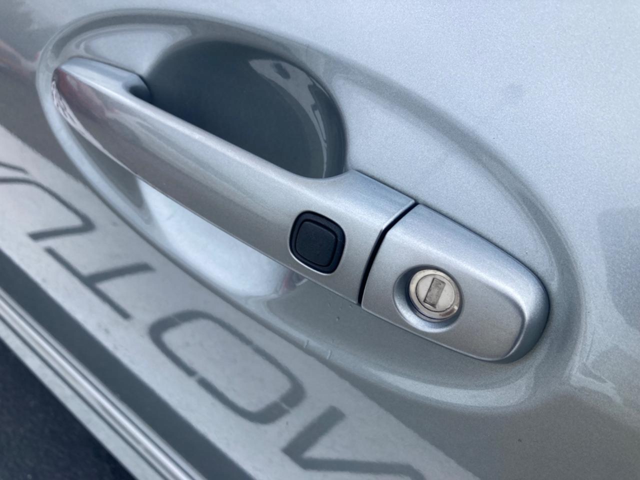 TOYOTA YARIS CAMBIO AUTOMATICO (DA VETRINA)