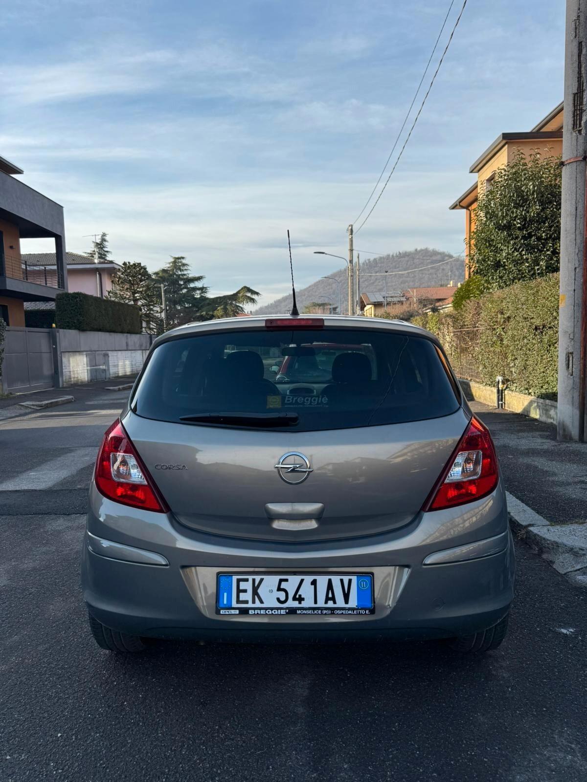 Opel Corsa 1.2 5 porte Cosmo OK NEOPATENTATI