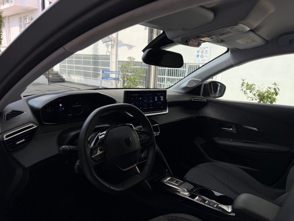 Peugeot 208 Hybrid 110 e-DCS6 Allure da €199,00 mensili