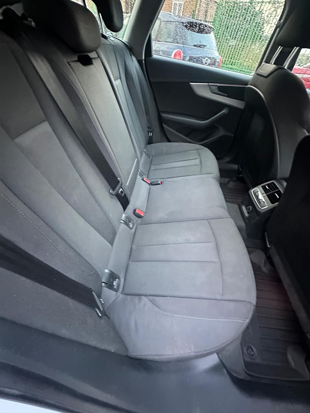 Audi A4 2.0 TDI 122 CV S tronic line edition