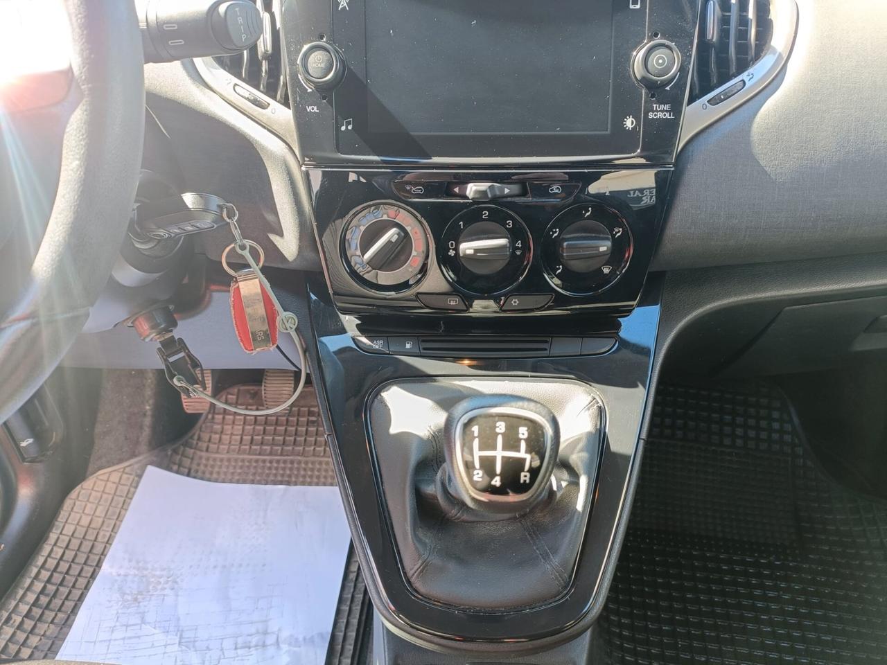Lancia Ypsilon 1.2 69 CV 5 porte GPL Gold Plus