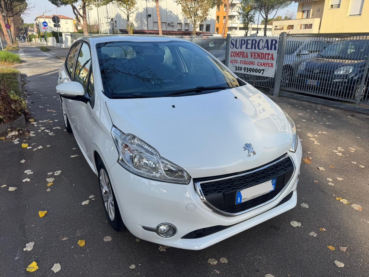 Peugeot 208 1.4 5p. Allure neopaten garanzia 12 mesi