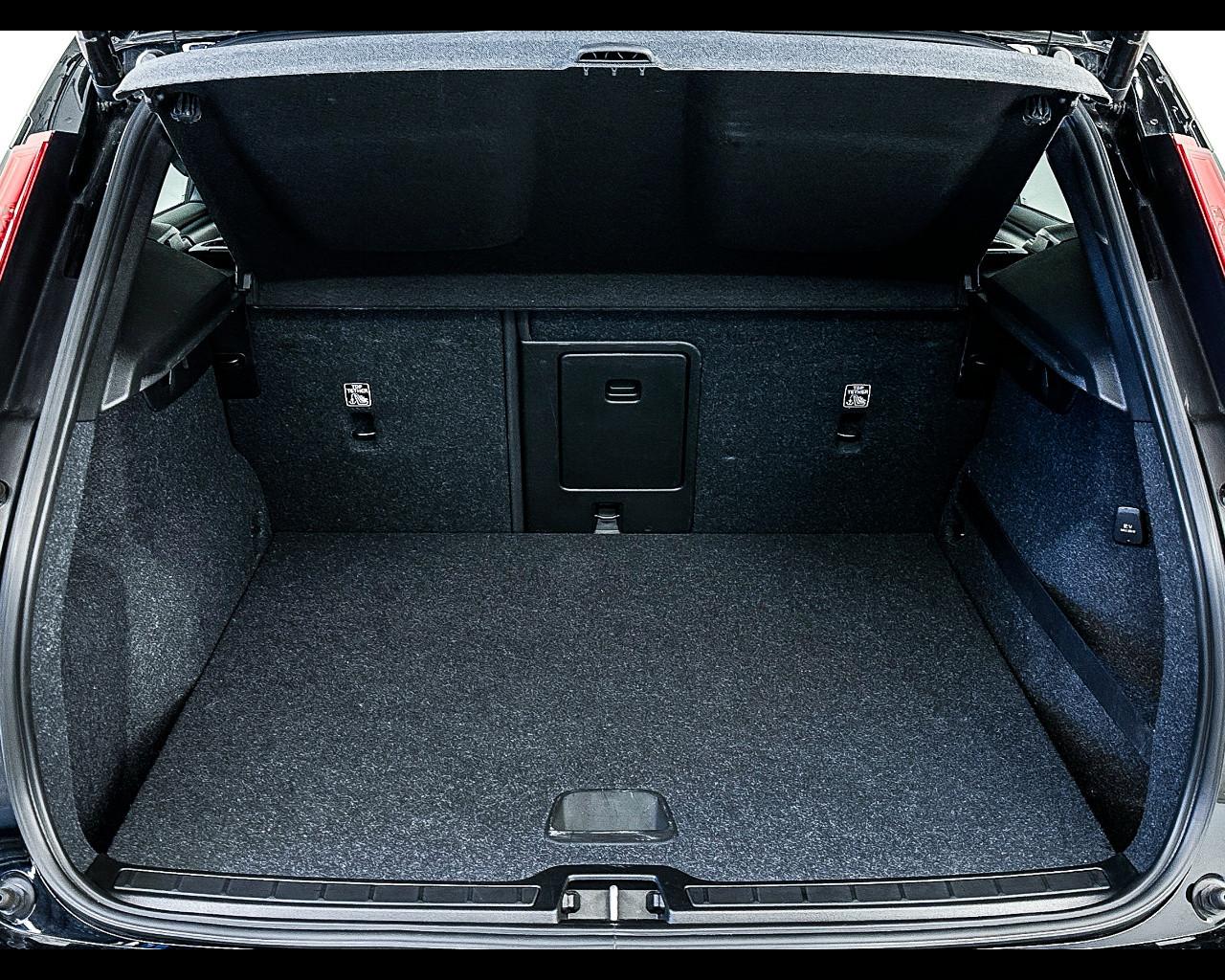 VOLVO XC40 (2017-->) - XC40 T3 Geartronic Business