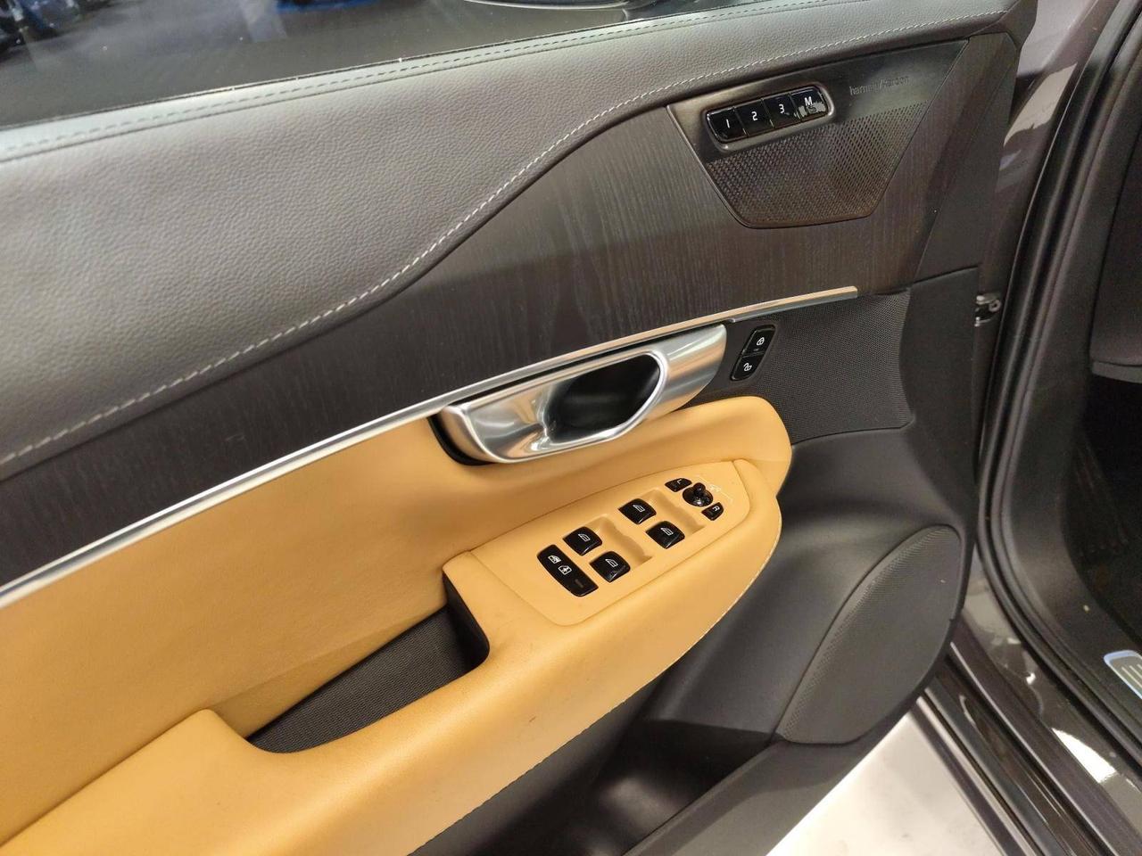 Volvo XC90 b5 Ultimate Dark awd 7 Posti