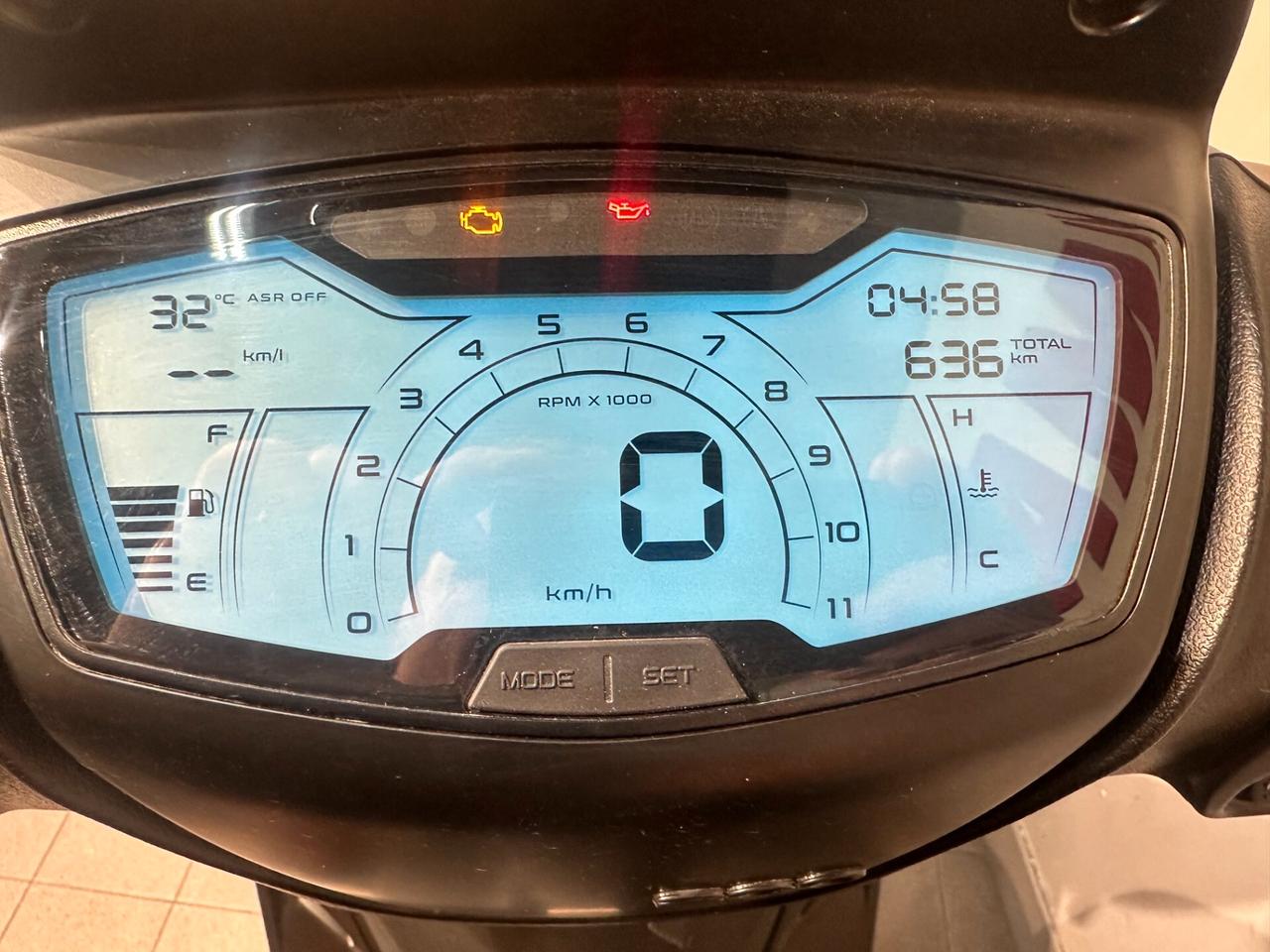 Piaggio Medley 200 S total black