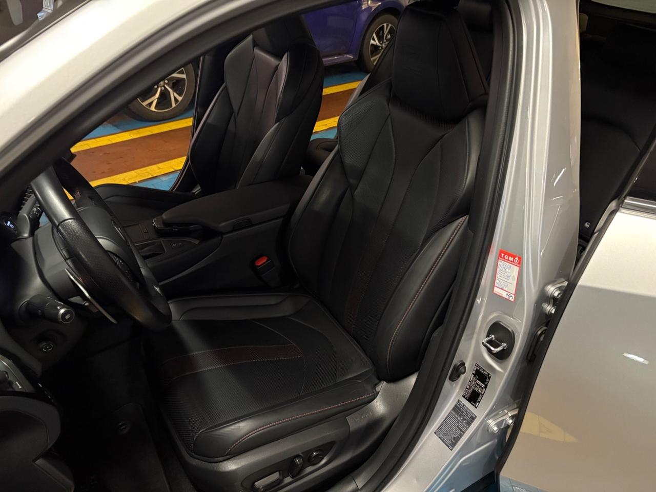 Lexus UX Hybrid 4WD F Sport