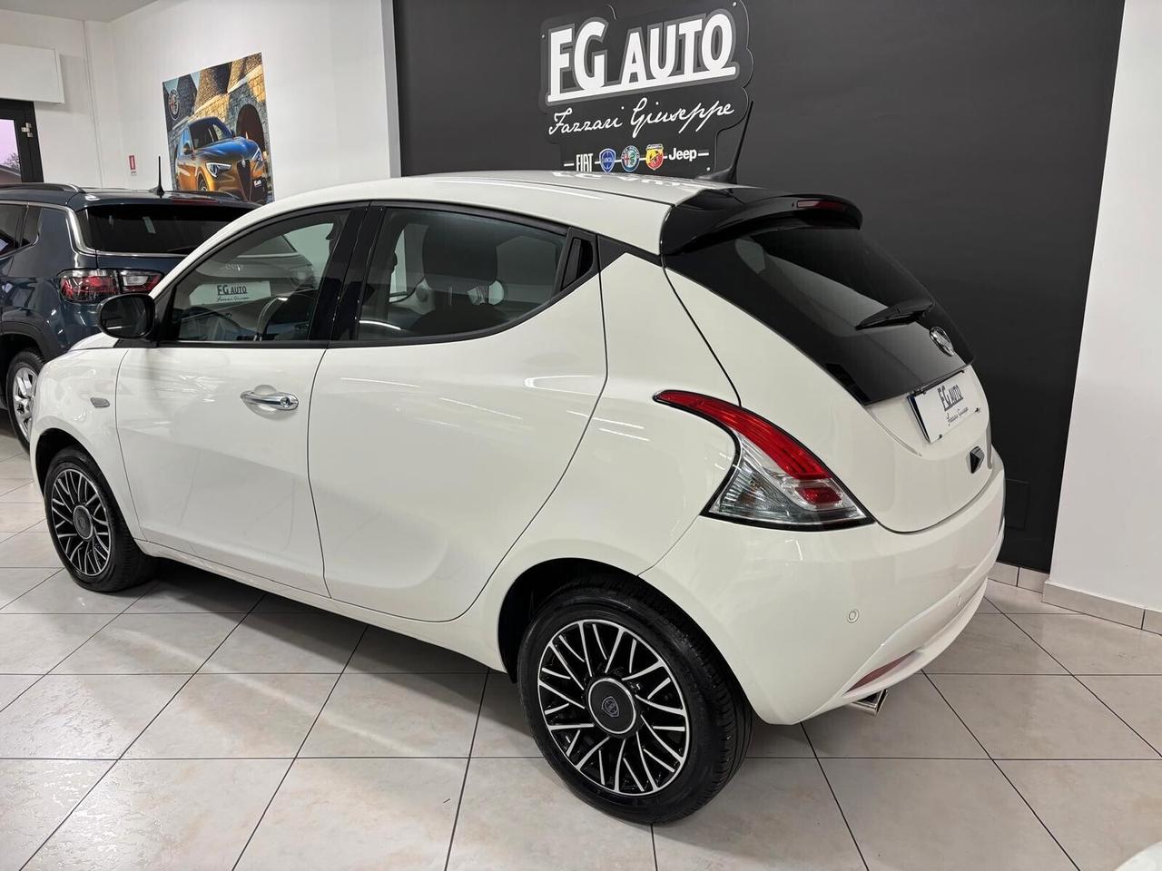 Lancia Ypsilon 1.0 FireFly 5 porte S&S Hybrid Platino