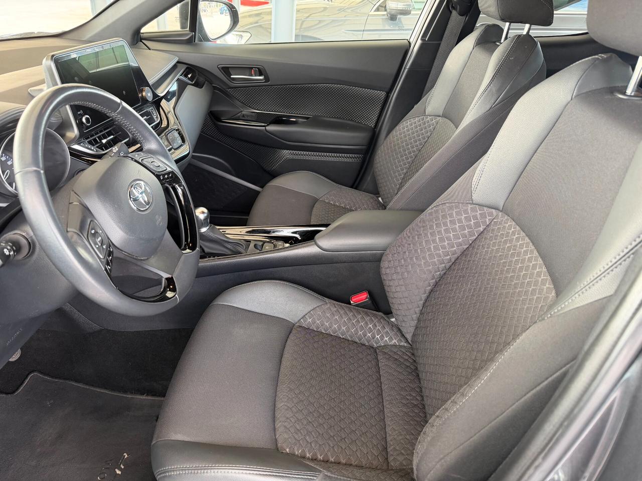 Toyota C-HR 1.8 Hybrid E-CVT