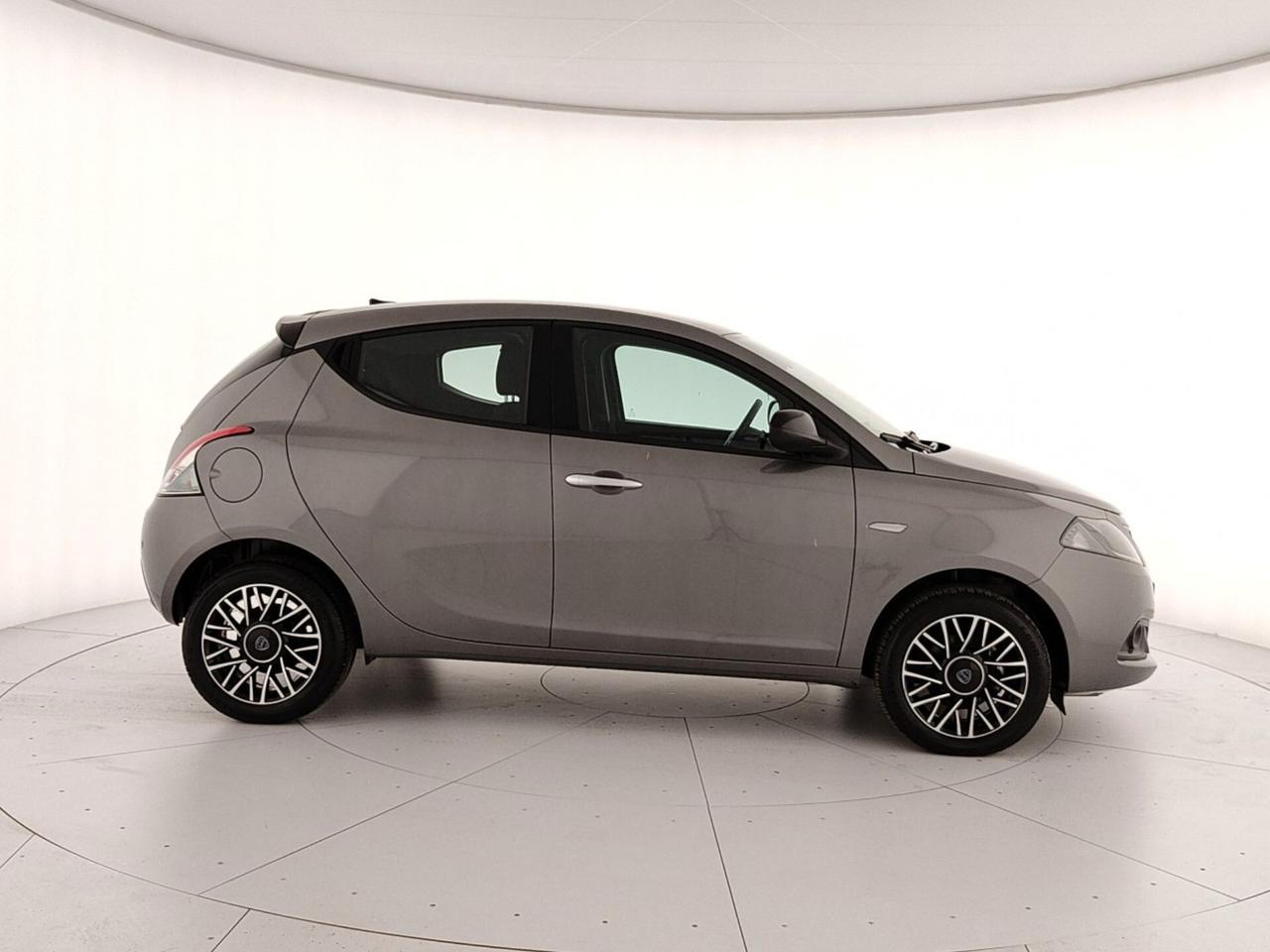 Lancia Ypsilon 1.0 FireFly 5 porte S&S Hybrid Platino