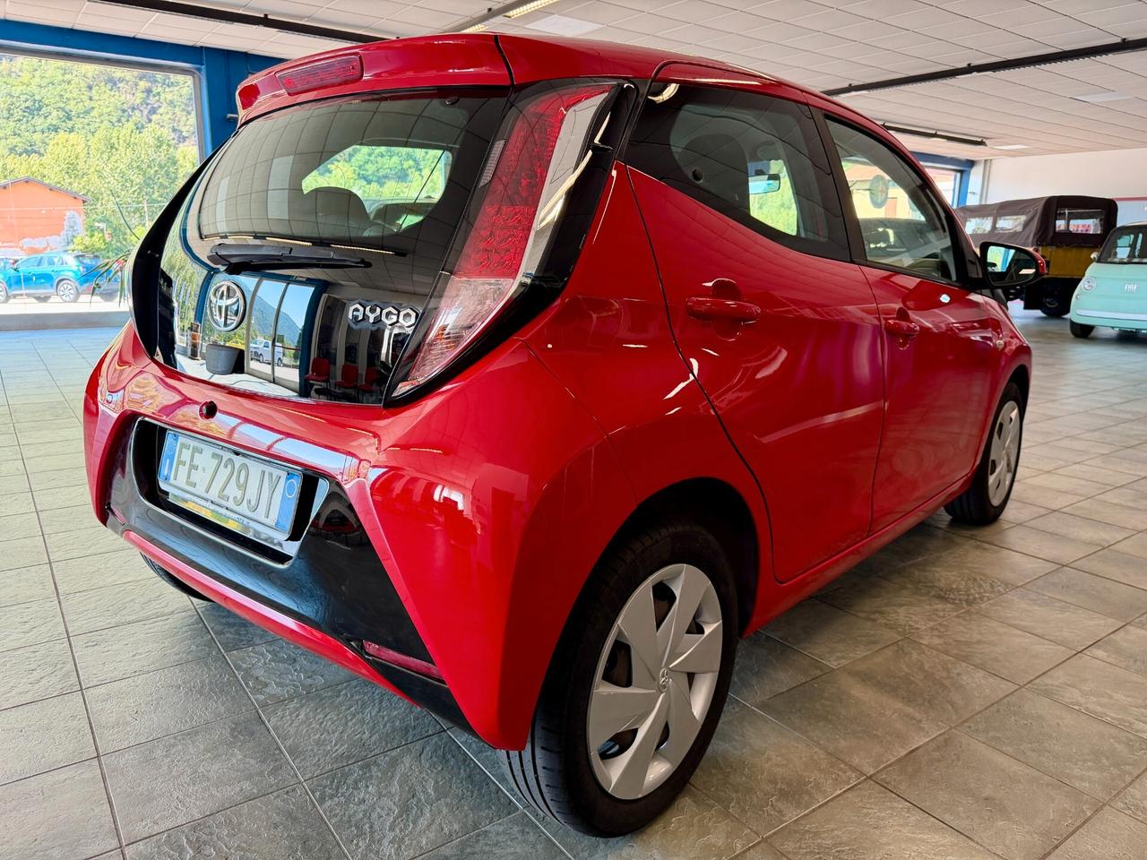 Toyota Aygo 1.0 VVT-i 69 CV 5 porte x-play