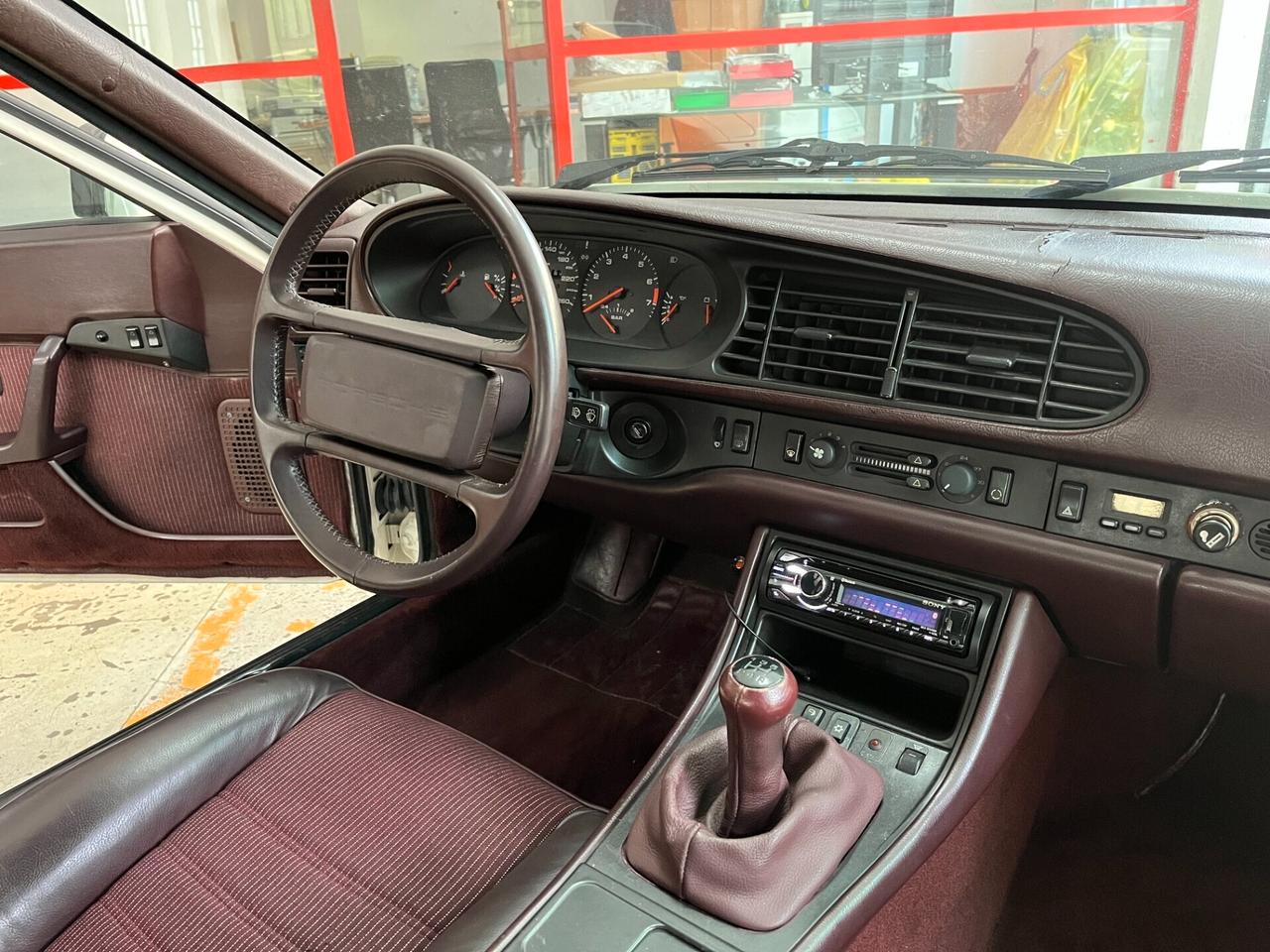 Porsche 944 Turbo cat