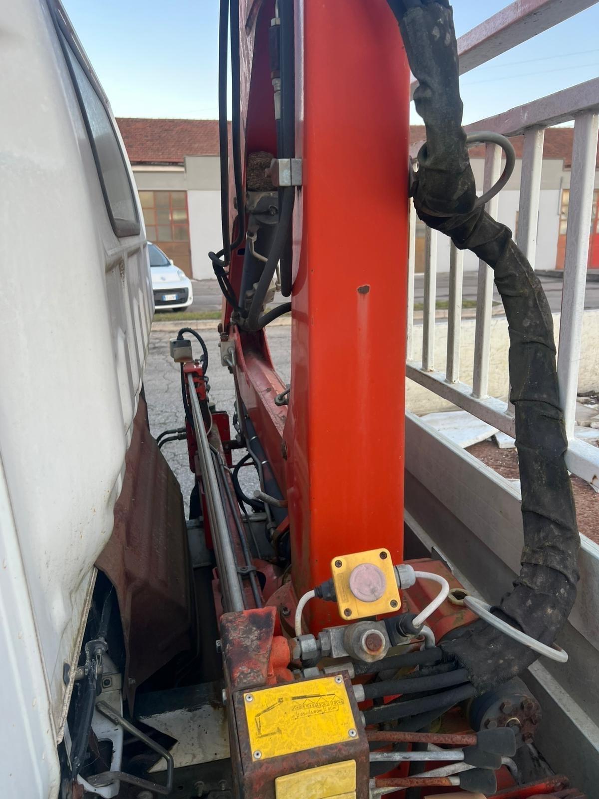 ISUZU CON GRU CASSONE FISSO