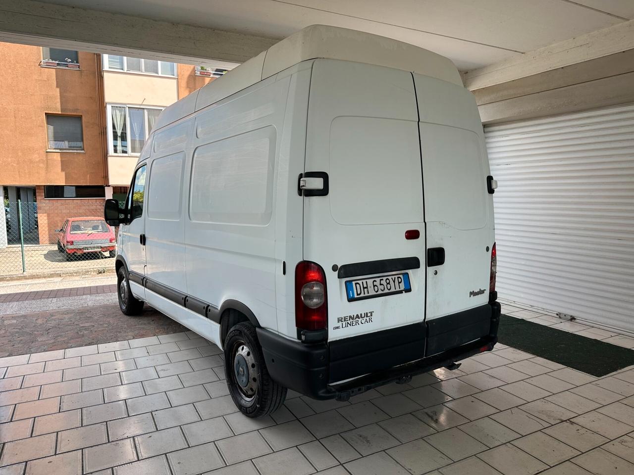 Renault Master 2.5 DCI (12 RATE)