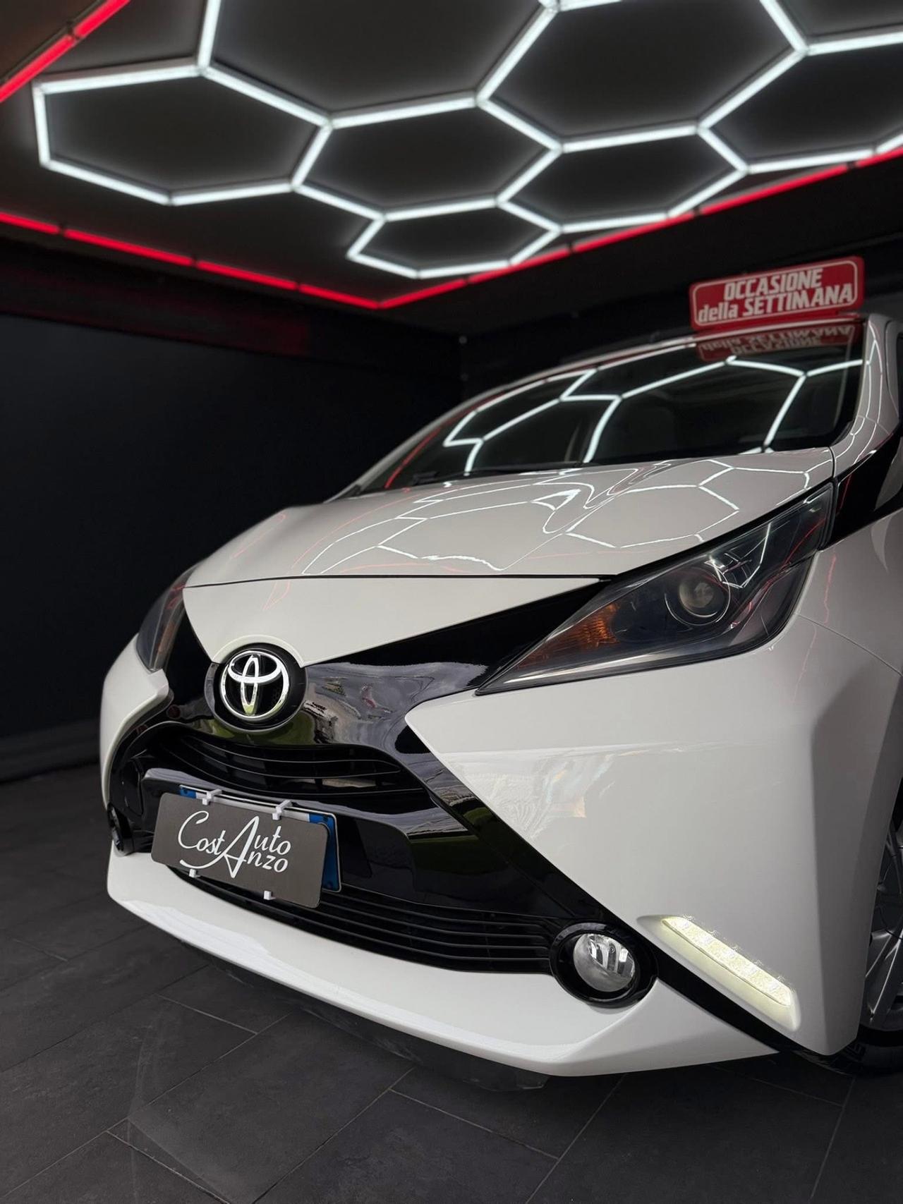 Toyota Aygo 1.0 Benzina CABRIO x-wave 2015