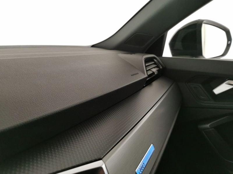 Audi Q3 45 1.4 tfsi e Identity Black s-tronic