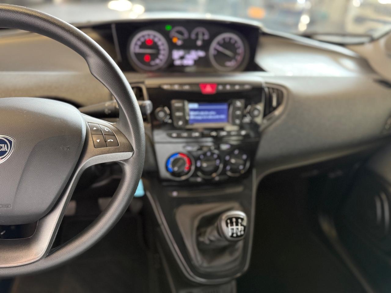 Lancia Ypsilon 1.0 FireFly 5 porte S&S Hybrid Silver