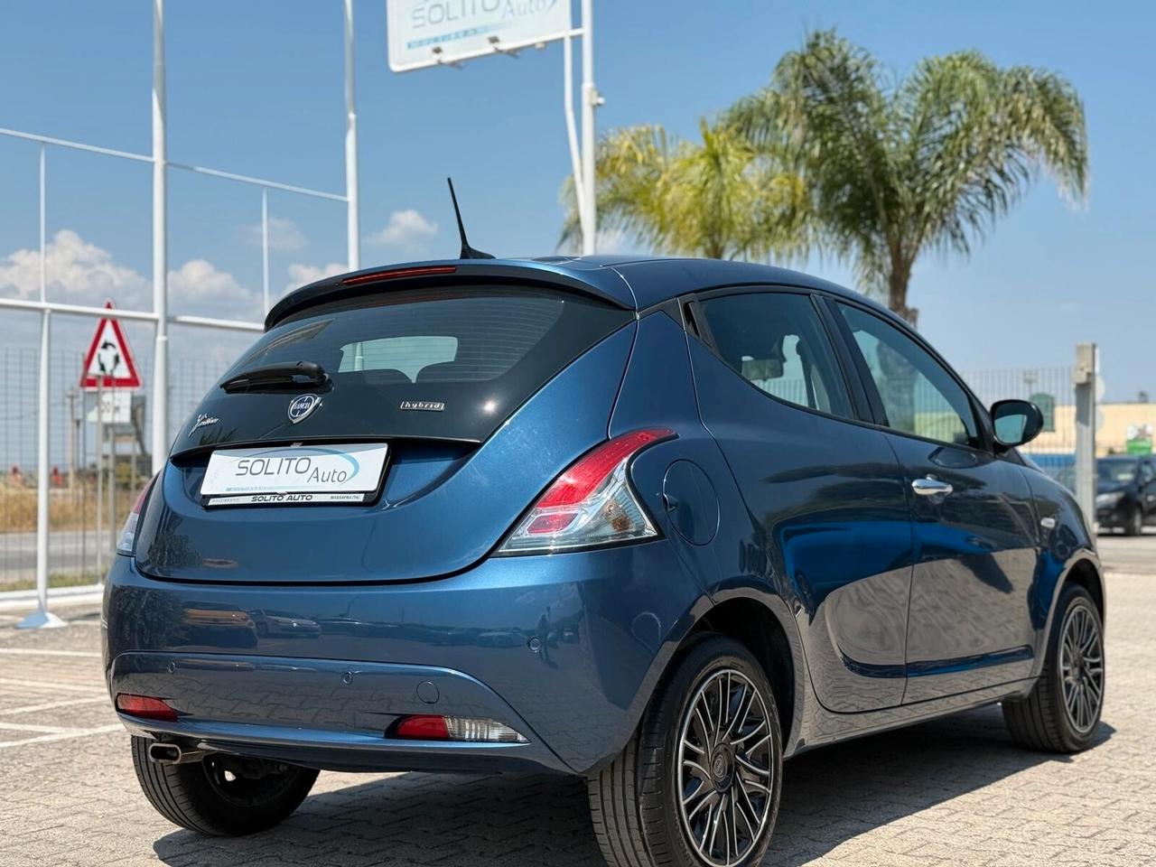 Ypsilon 1.0 5 porte S&S Hybrid Gold Blu Eleganza