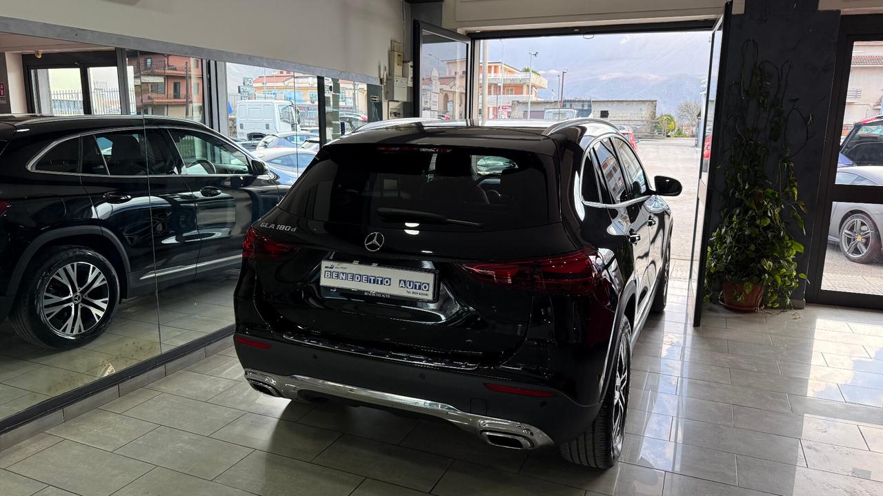 MERCEDES GLA 180 D MOTORE 2.0 116 CV restyling