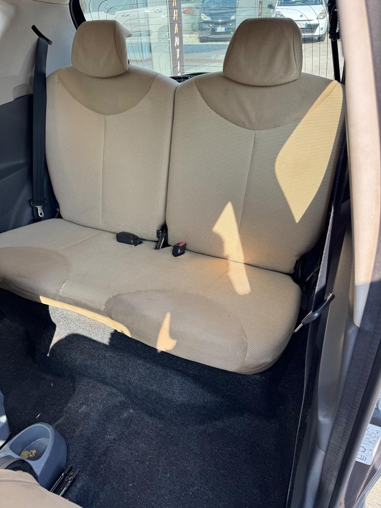 Peugeot 107 -