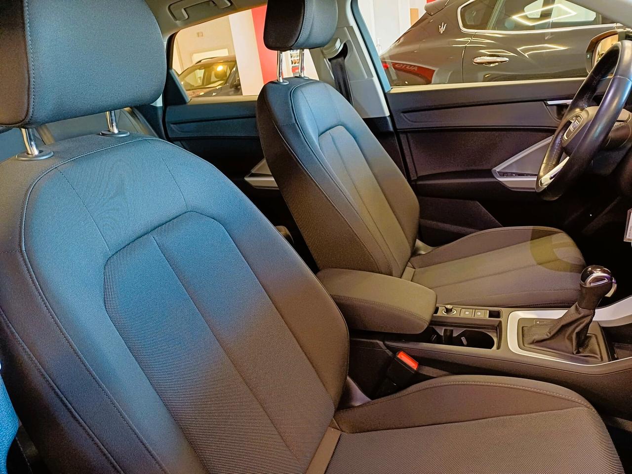 Audi Q3 35 TFSI Business Advanced