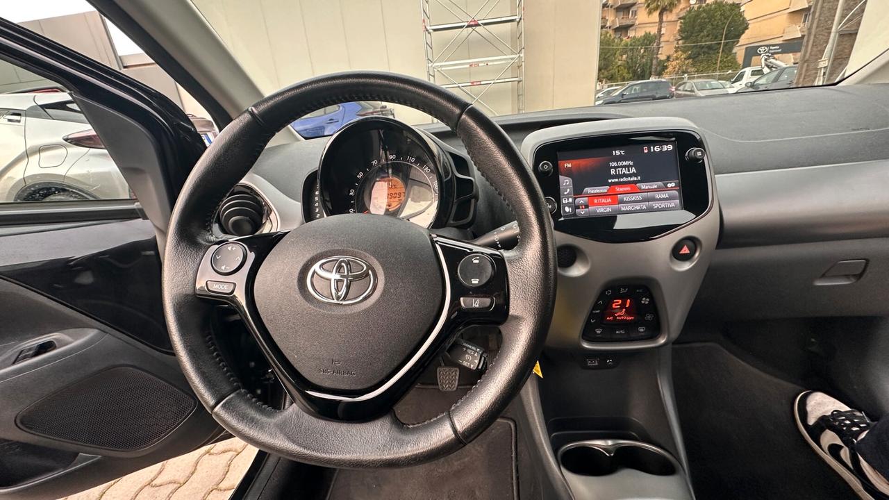 Toyota Aygo Connect 1.0 VVT-i 72 CV 5 porte x-play