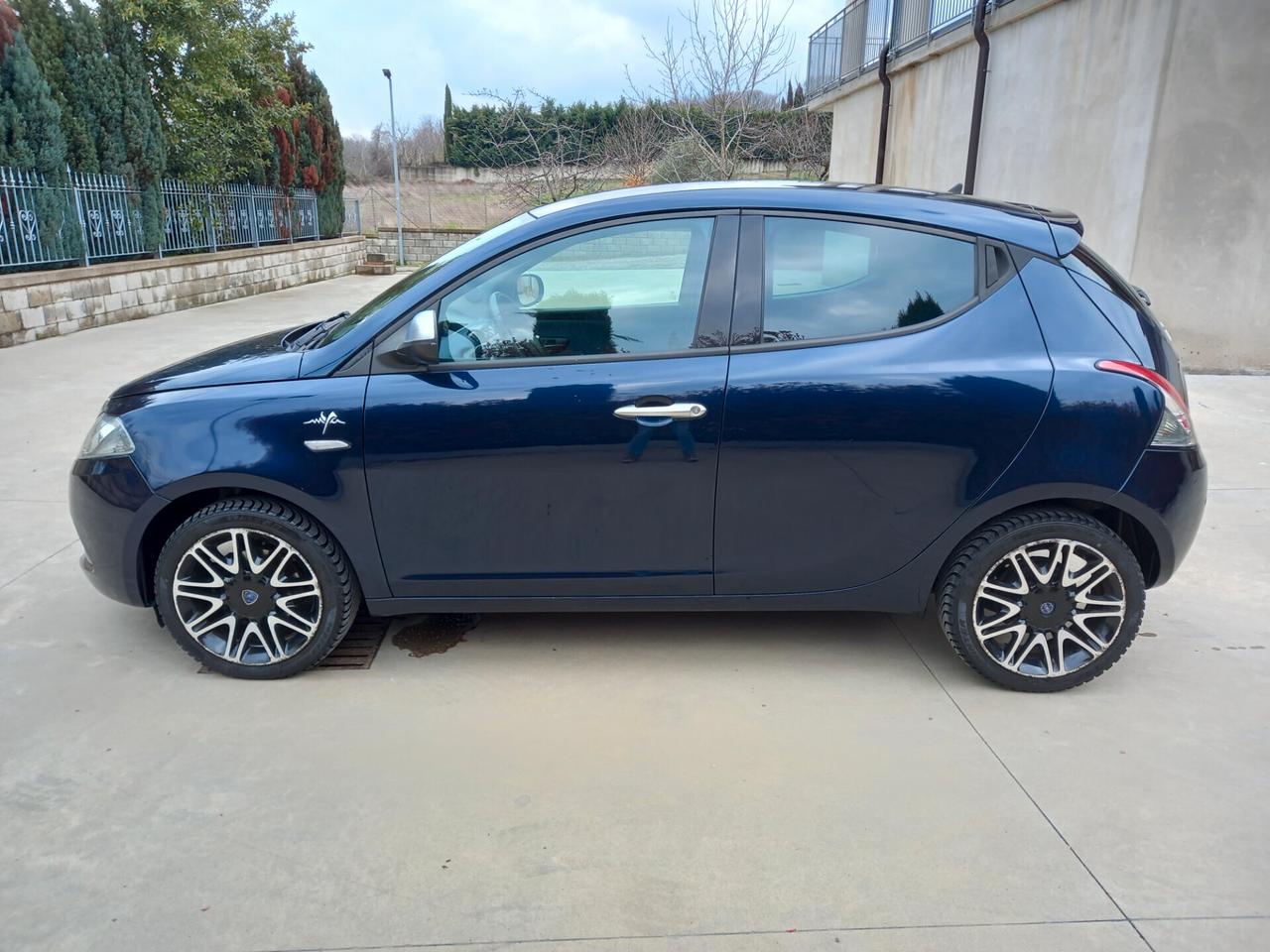 Lancia Ypsilon 1.2 69 CV MYA