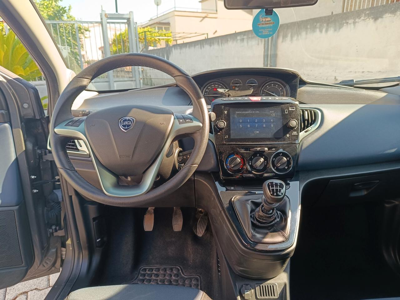 Lancia Ypsilon 1.0 FireFly 5 porte S&S Hybrid Platino