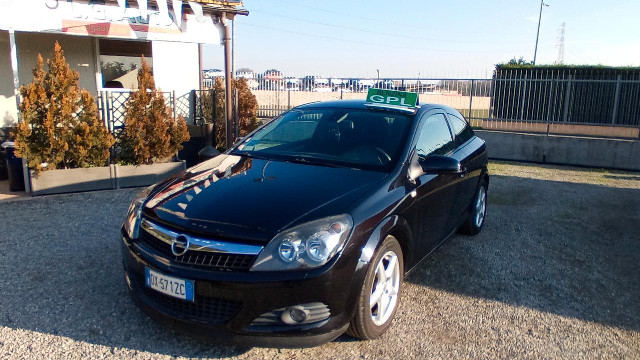 Opel Astra 1.4 16V GPL-TECH 5 porte Enjoy Adatta a Neopatentati