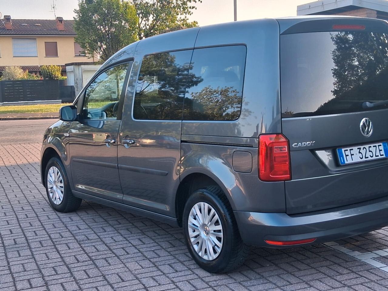 Volkswagen Caddy 2.0 TDI 102 CV Trendline..CELL 320 147 1147 WUATSAPP.