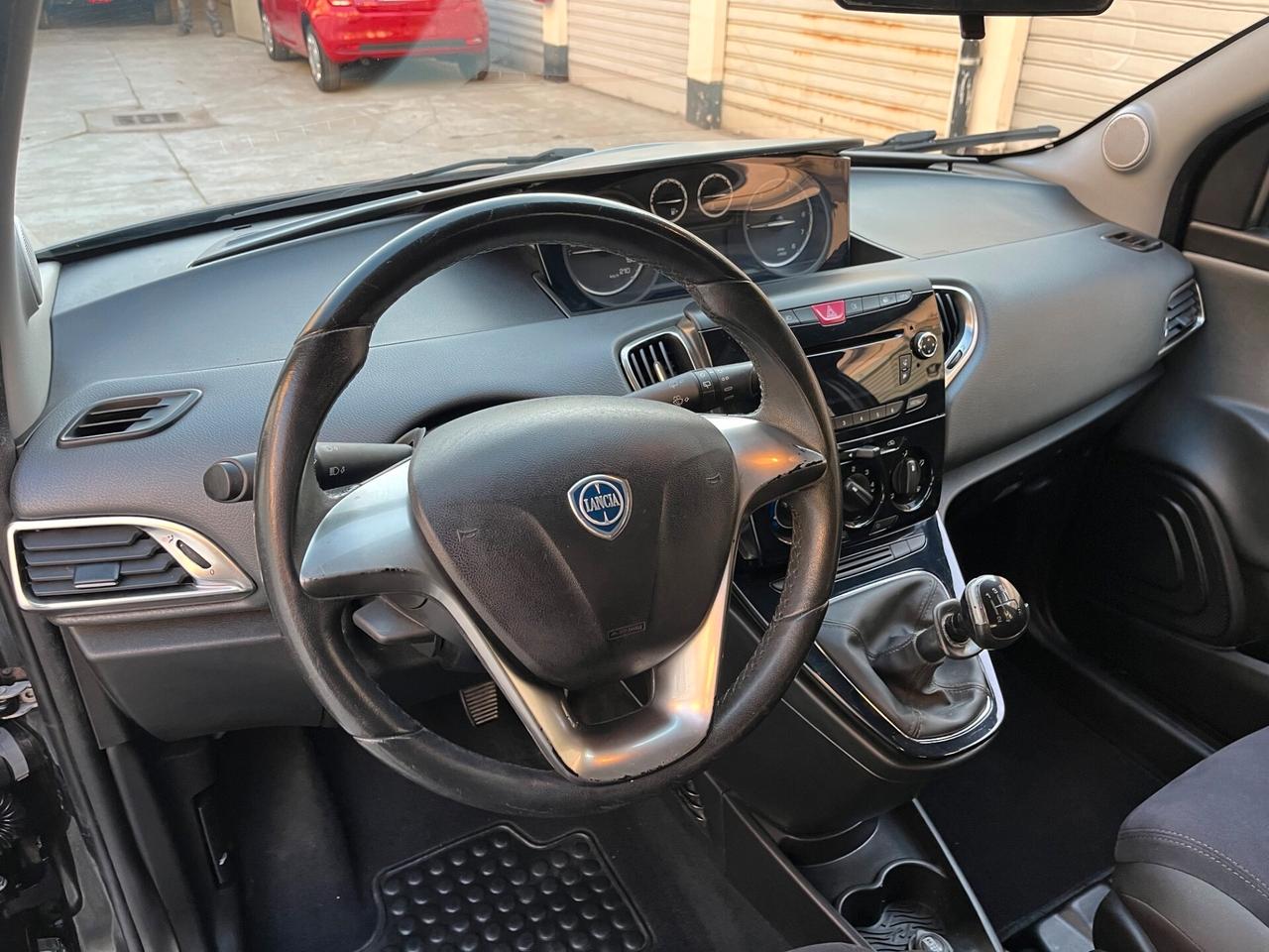 Lancia Ypsilon 1.2 69 CV 5 porte S&S Platinum