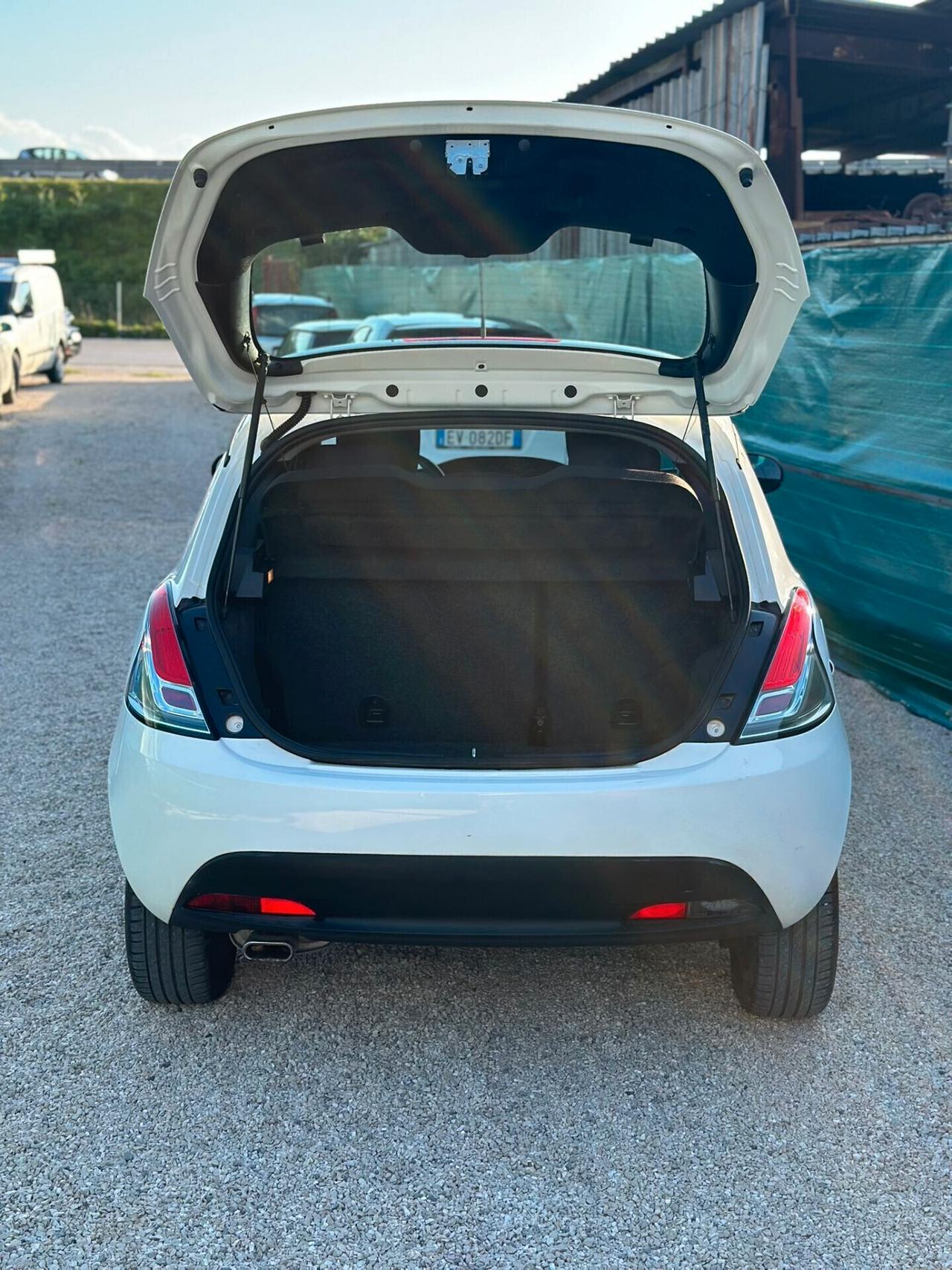 Lancia Ypsilon 1.2 69 CV GPL Ecochic Gold TOP